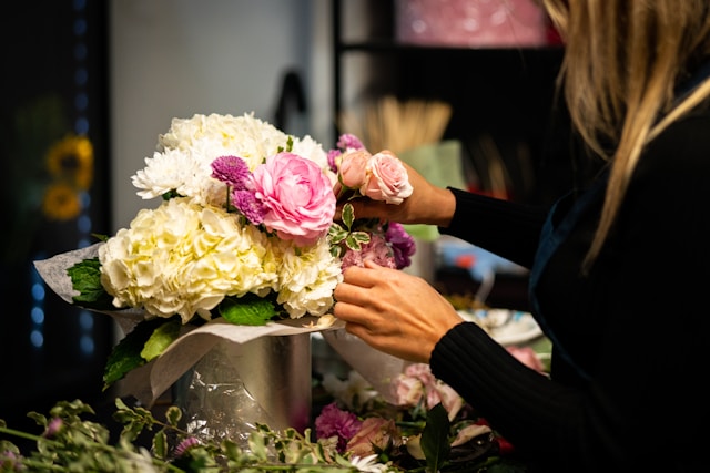 DIY Wedding Flowers vs. Pre-Assembled Bouquets: An Honest Comparison