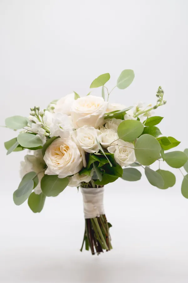 Garden wedding bouquet — final arrangement